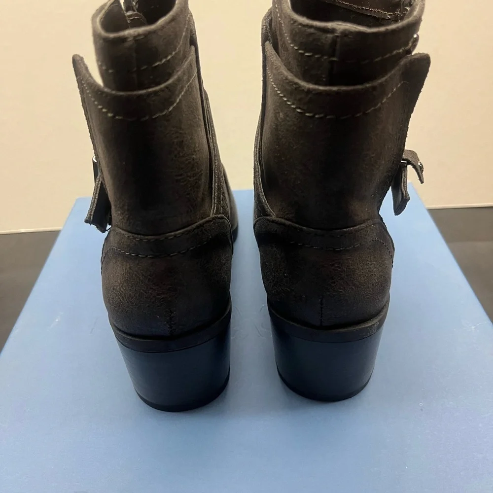 Simply Vera Wang - Size: 6.5 - Brand new in box - Picture 6 of 10